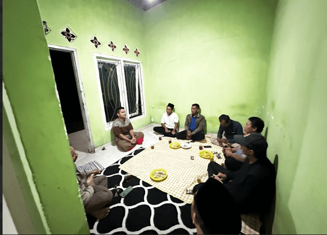 Sanad bukan hanya menyampaikan Matan Hadis, tapi juga pengamamalannya